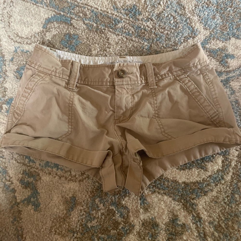 Khaki Old Navy Low-Rise shorts